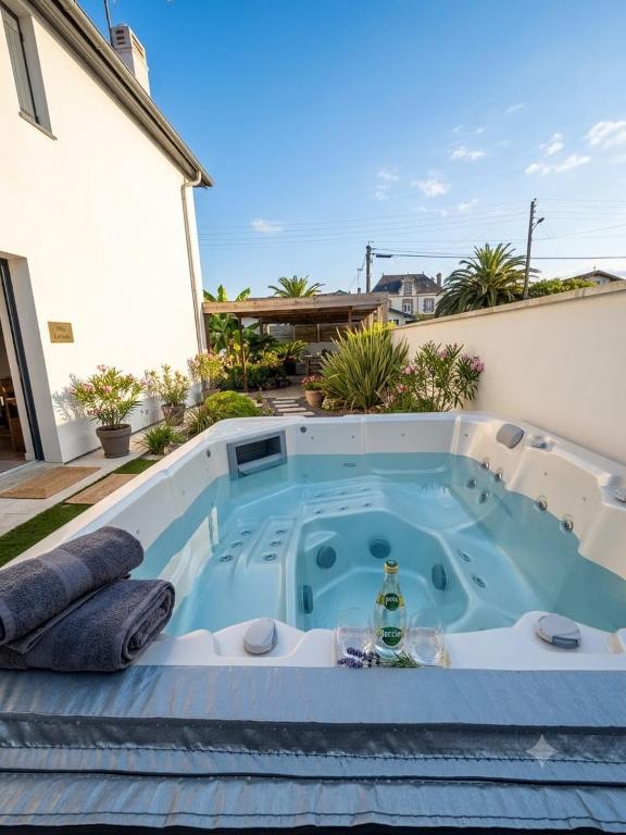 Villa contemporaine Jacuzzi 15 min plage à pied - 1