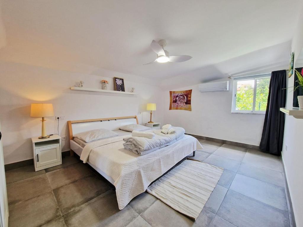 Urogallos Garden Villas Terrace Apartment - 4