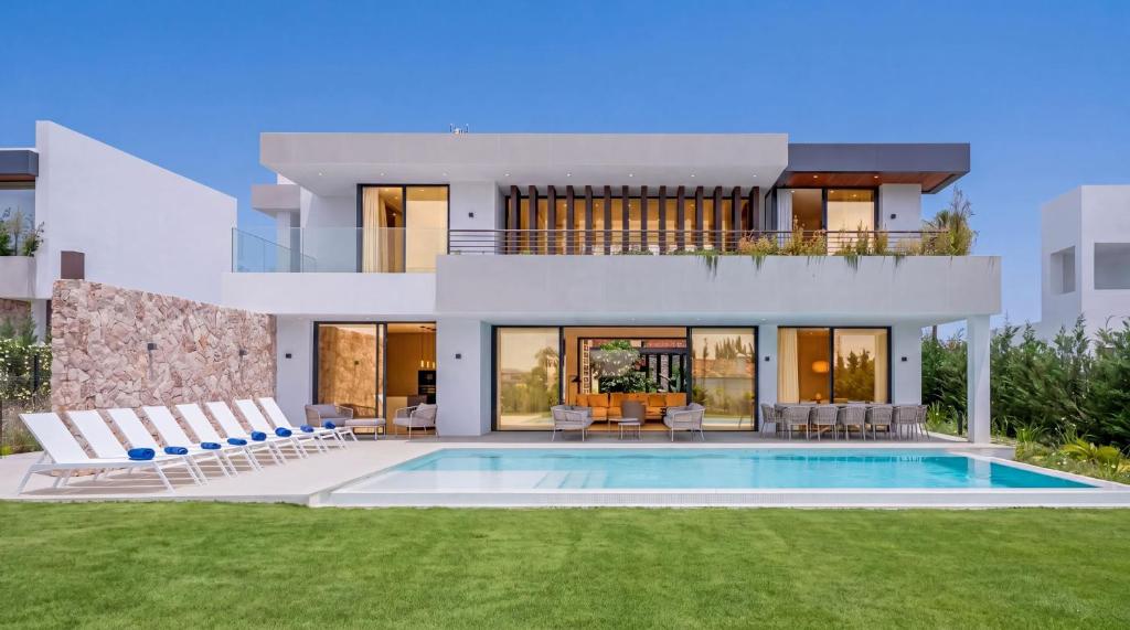 VACATION MARBELLA I Villa Trophy, Built in 2026, Private Turquoise Pool, 6BDR, Walking Distance to Los Naranjos, Minutes from Puerto Banus, Luxury Interiors, Private GYM, Lounge Bar - 1