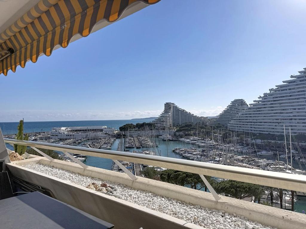 Marina Beach 6 people,Private Parking Amazing Sea view WIFI 7th floor, AC - 2