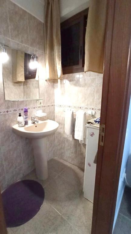 Los Cristianos Big Room with property bathroom in shared apartment - 2
