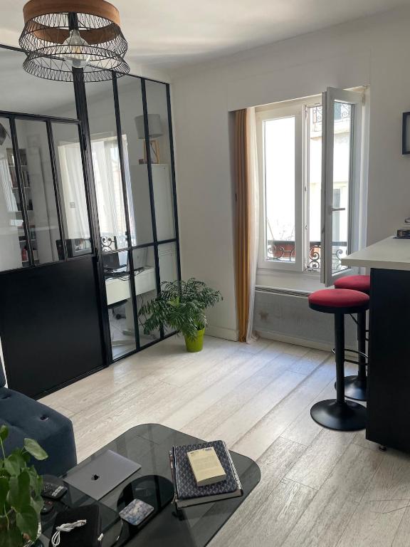 Nice apartment in central Paris, close to République - 3