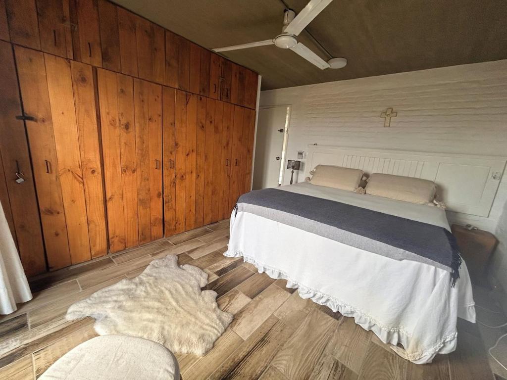 Spacious 4-bedroom house with a pool across the street from Ocean Park beach - 4