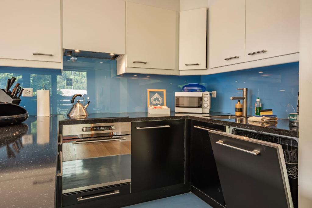 Central Cozy Family friendly Stylish Apartment I View to Jungfrau & Männlichen I Wengen - 2