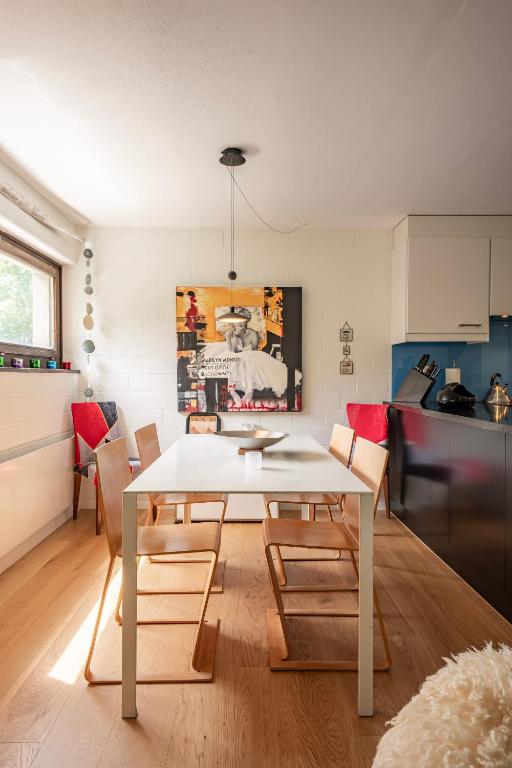 Central Cozy Family friendly Stylish Apartment I View to Jungfrau & Männlichen I Wengen - 4