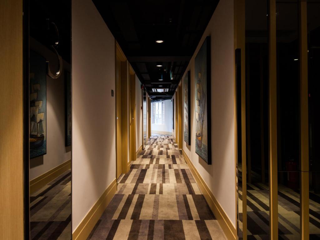 Caravel Hotel
