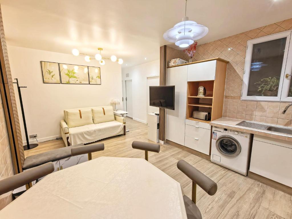 Apartment Heart of Paris - 2