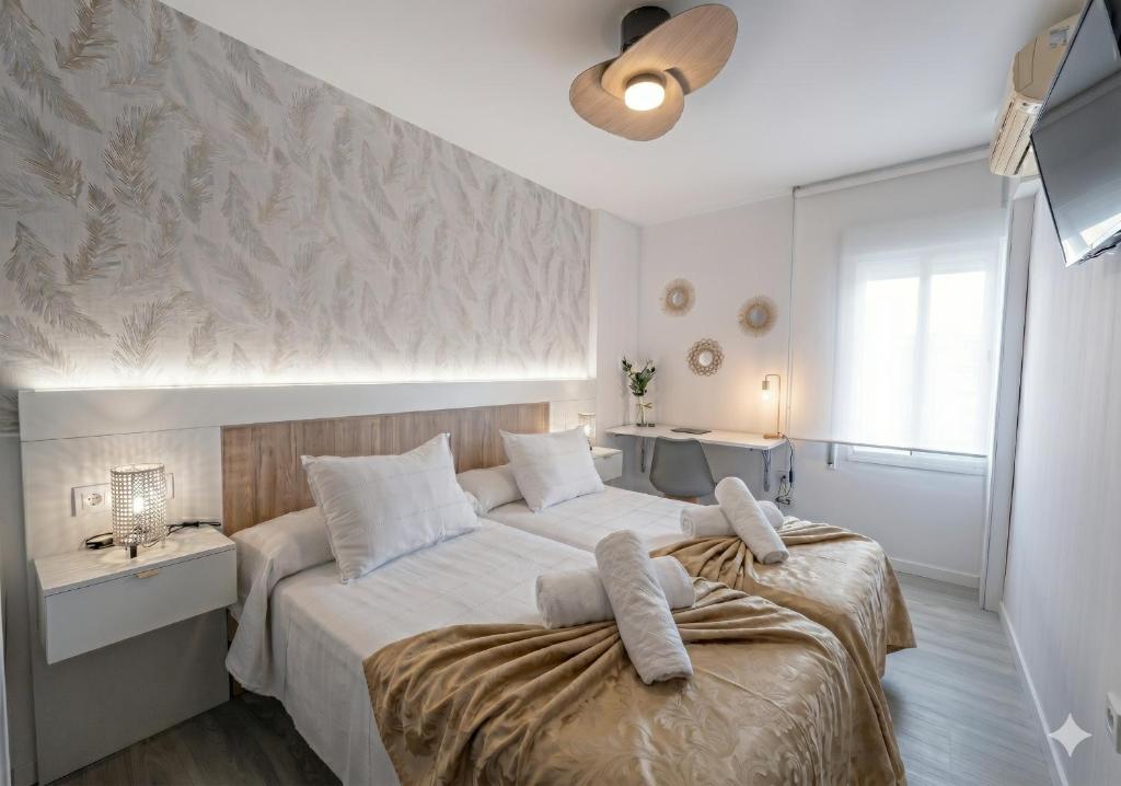Oasis de Luz y Diseño ,Tu Refugio con Terraza y Piscina , cerca de la Playa - 3