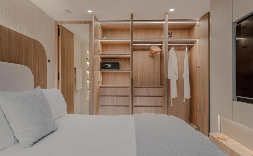 Espectacular apartamento con jacuzzi, recien remodelado, Poblado, Medellin - 5