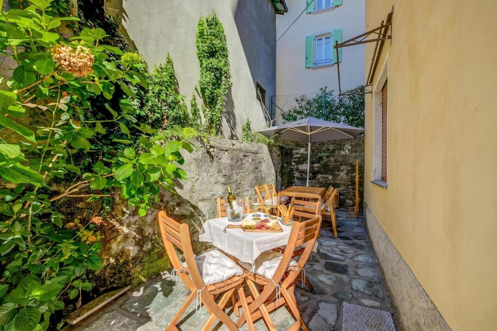 Gaia on Stresa Hill: 2BR with AC and Outdoor Space - Happy Rentals - 2
