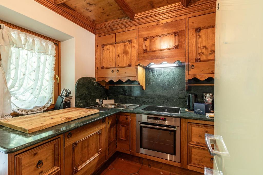 Casa Chalet Cortina, Spacious Living and Dolomite Views - 4