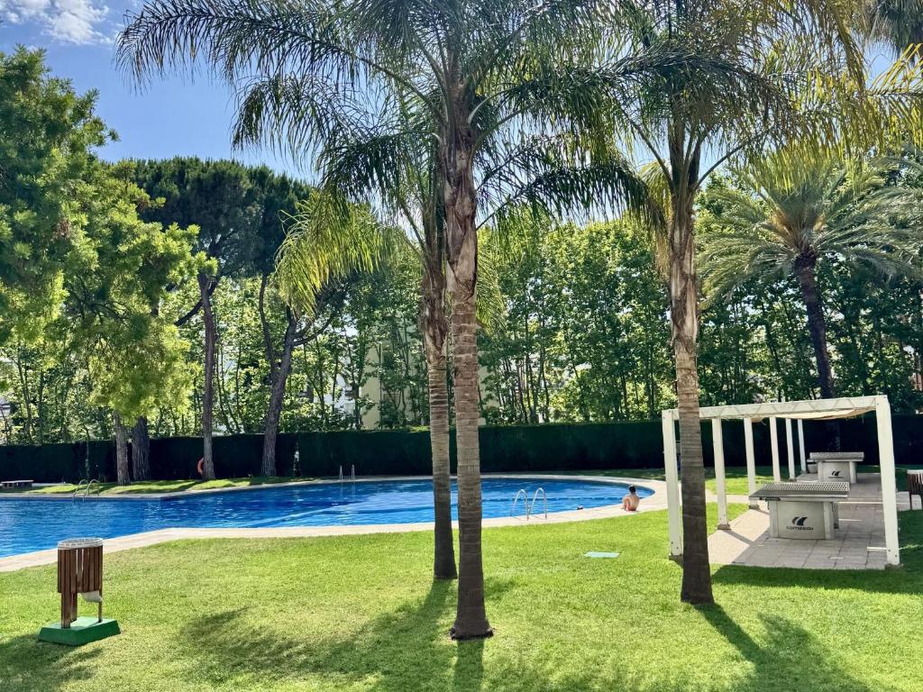 AMPLIO APARTAMENTO VISTAS PISCINA - 2