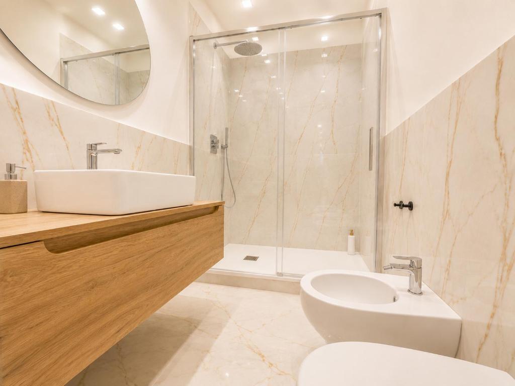 Bright and Spacious Elegant Apartment 5 min Airport - 5