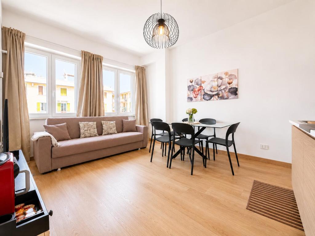 Bright and Spacious Elegant Apartment 5 min Airport - 4