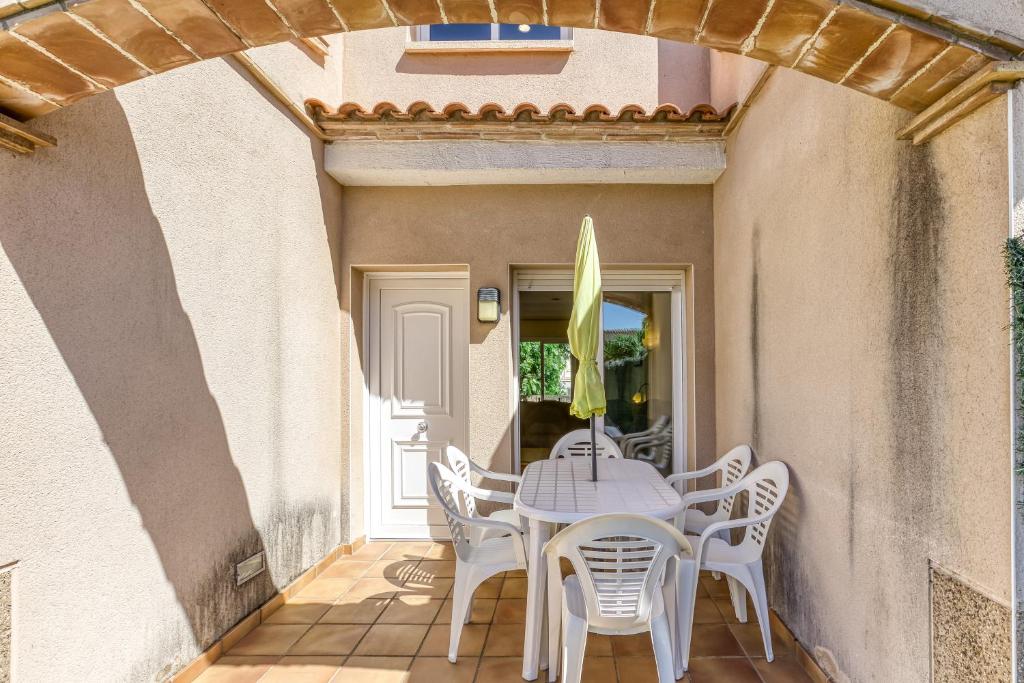 Casa con piscina comunitaria - 3