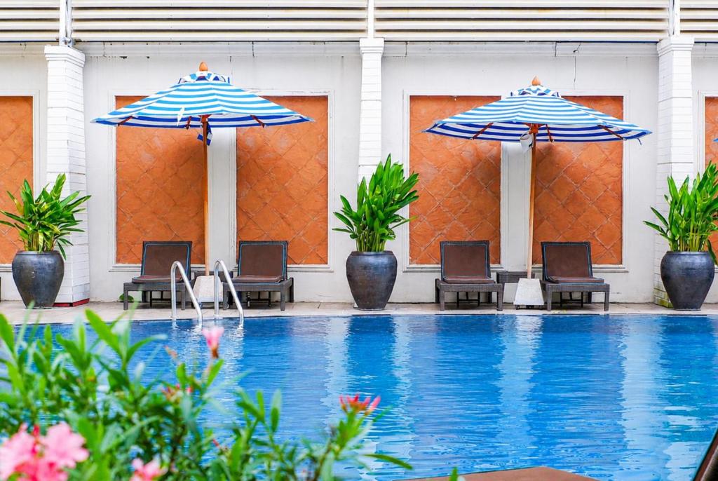 Swimming pool