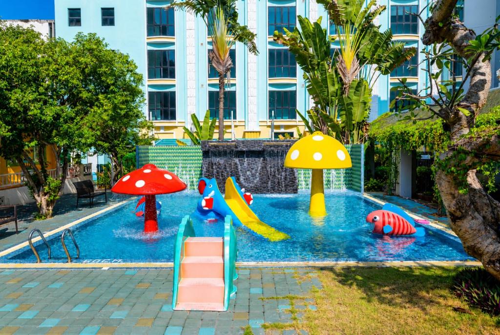 Swimming pool