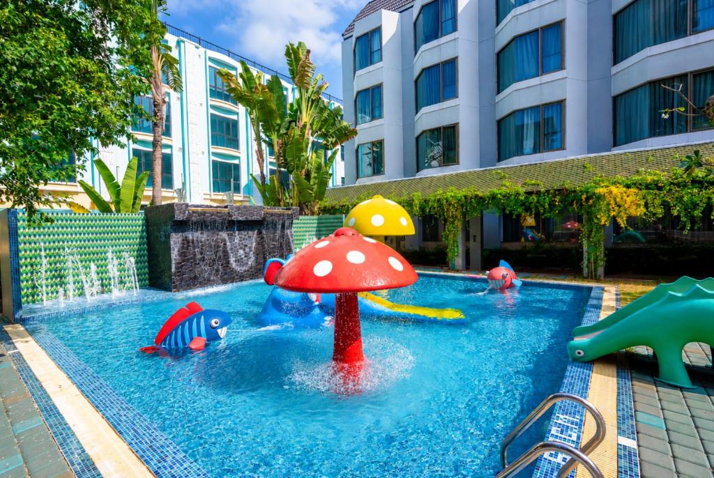 Swimming pool
