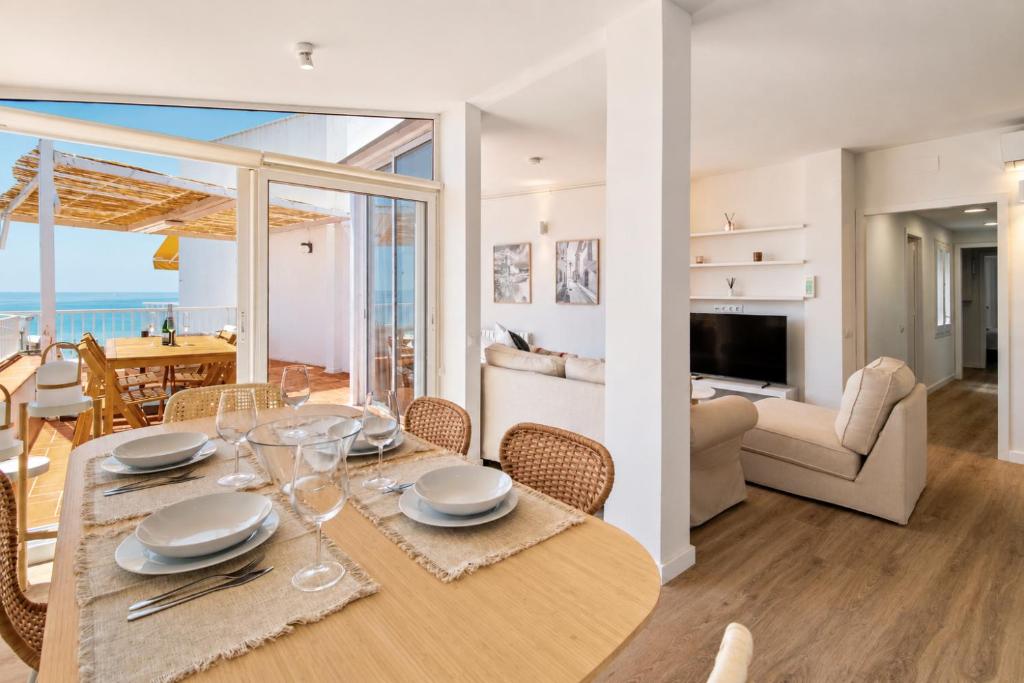 Oceanfront Penthouse with Terrace and Views - 5
