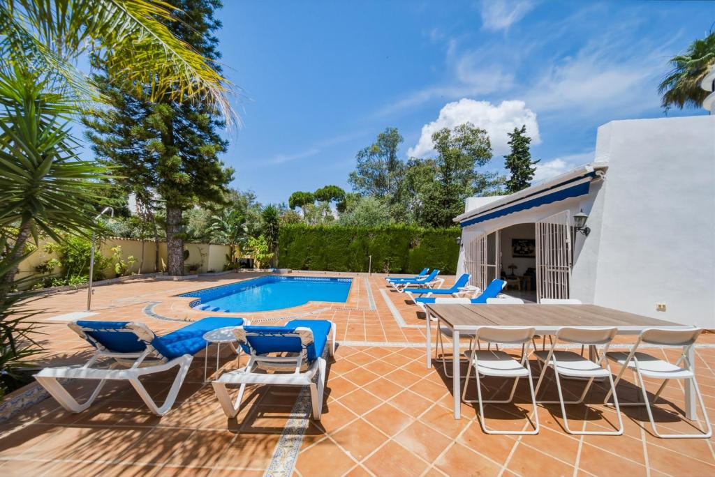 S08 Single level villa with a private pool - 3