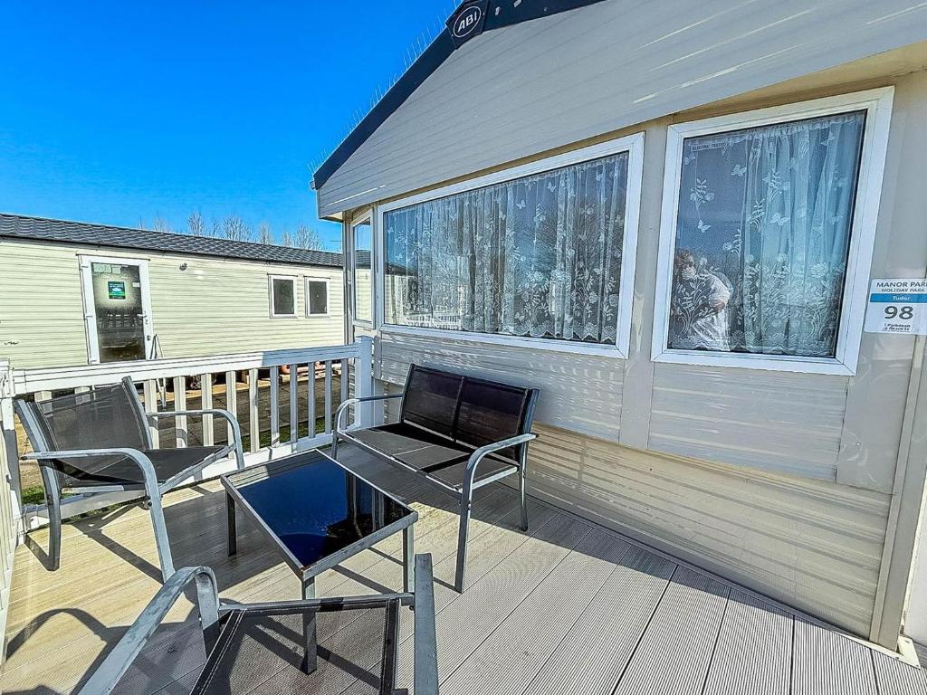 Caravan With Decking, Manor Park, Hunstanton photo 5