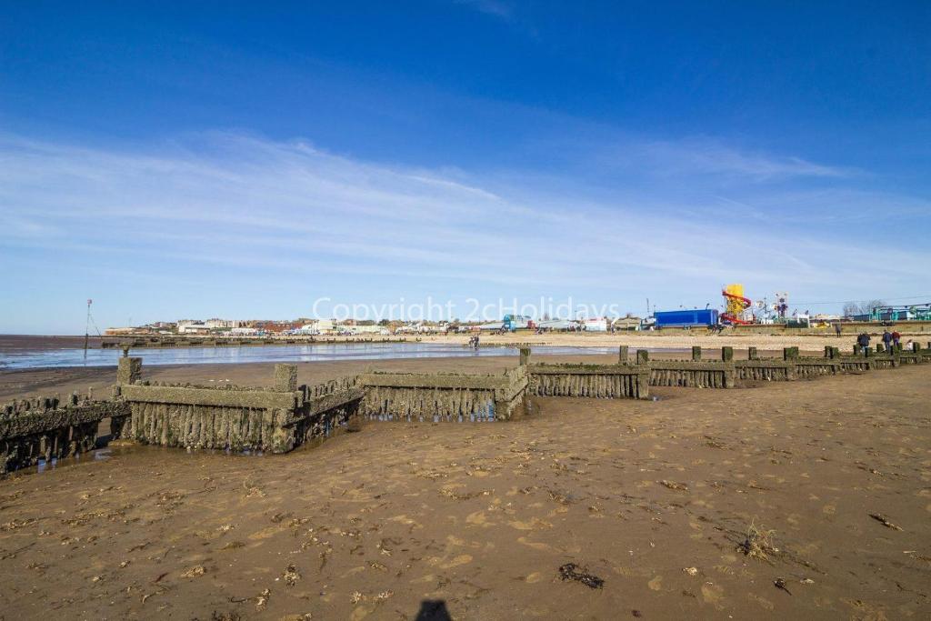 Caravan With Decking, Manor Park, Hunstanton photo 8