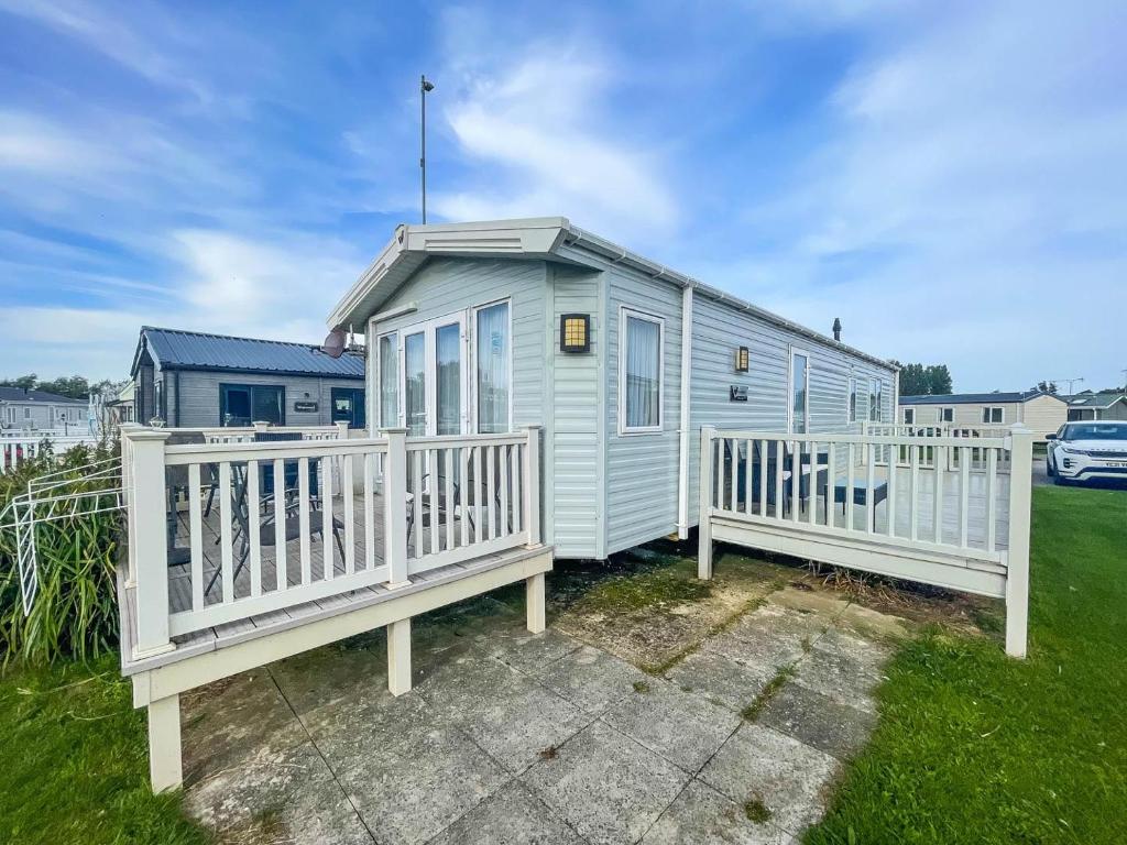 Dog-friendly caravan at Manor Park, Hunstanton - pet-friendly stay