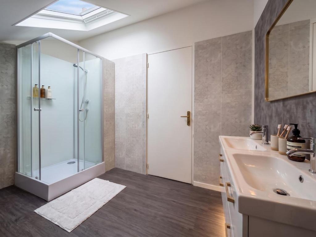 Danton, Terrace, Large Townhouse - 2