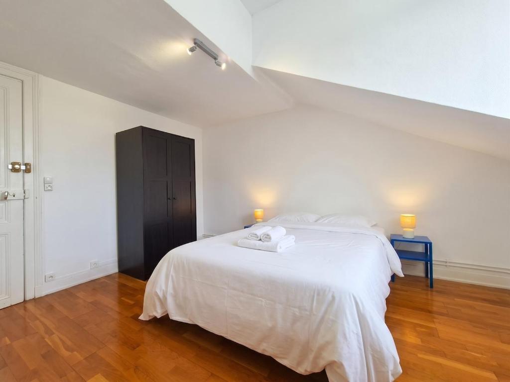 Danton, Terrace, Large Townhouse - 4
