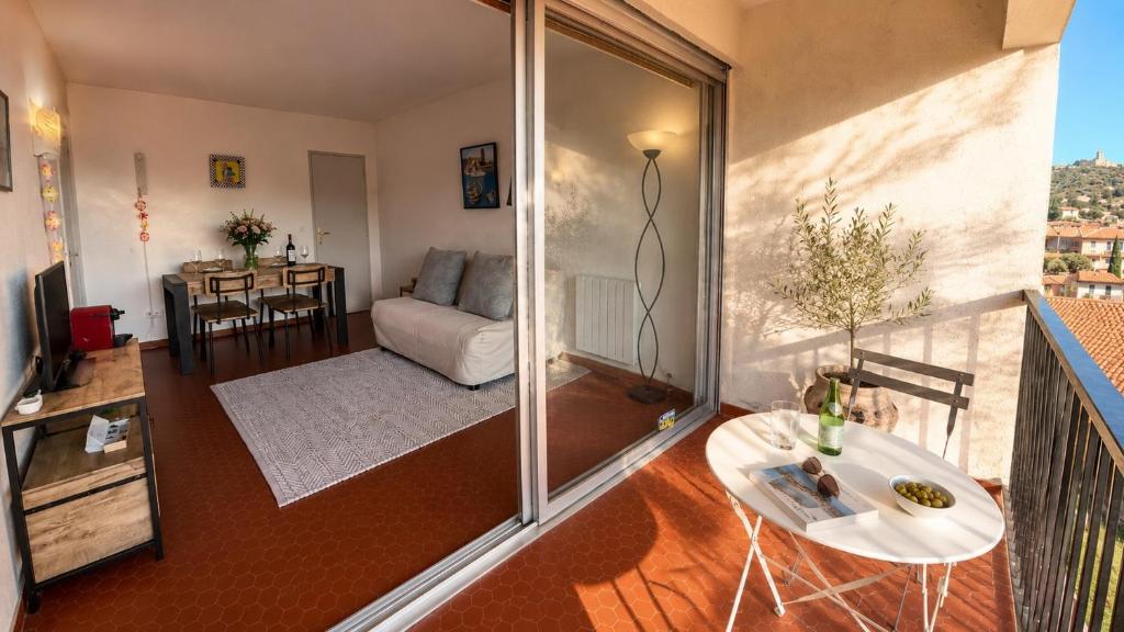 Terrace, parking, walking distance to Le Faubourg - 2