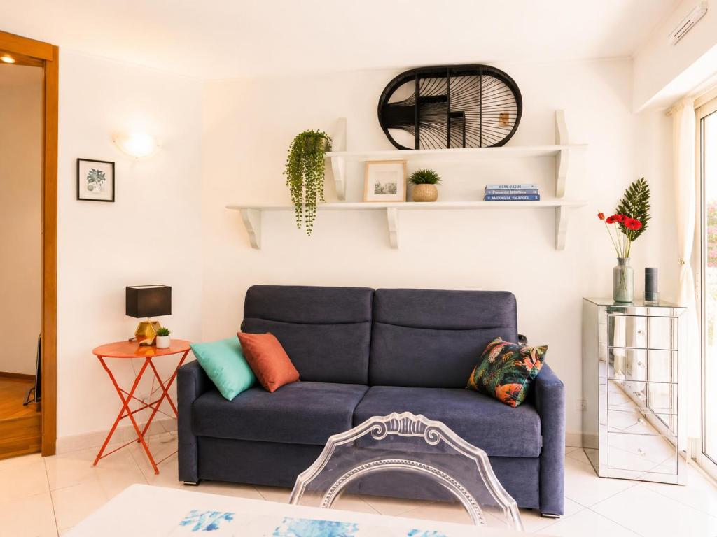 Beachfront apartment in Menton - 1