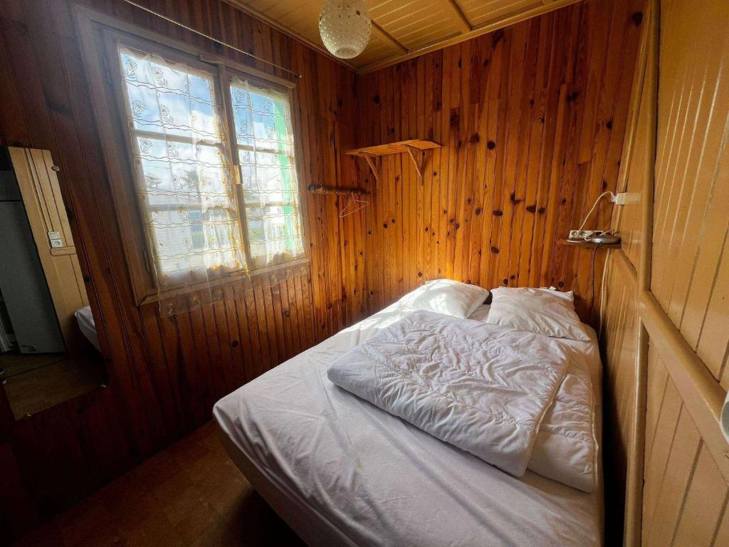 AIG 44 – Haut de chalet – Rangée des Courlis – Gruissan – 4 personnes - 3