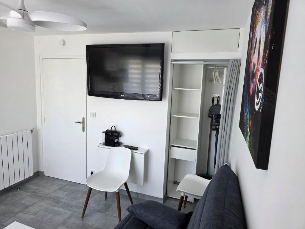 Superbe studio entièrement refait à neuf - 3