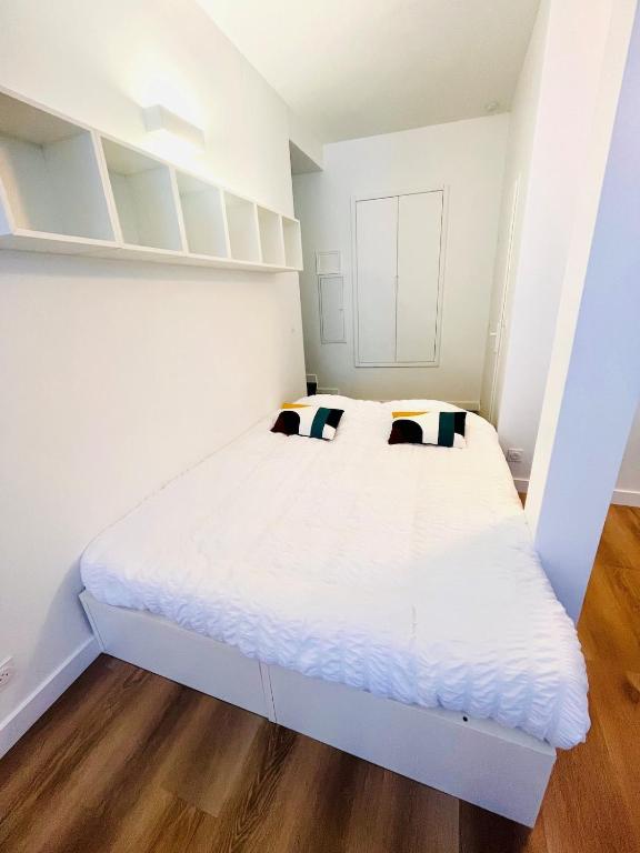 Espace neuf ouvert sur la cité historique - 2