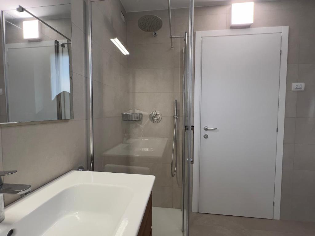 Costa Modern Suite - 5