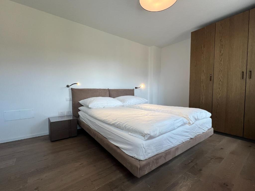 Costa Modern Suite - 1