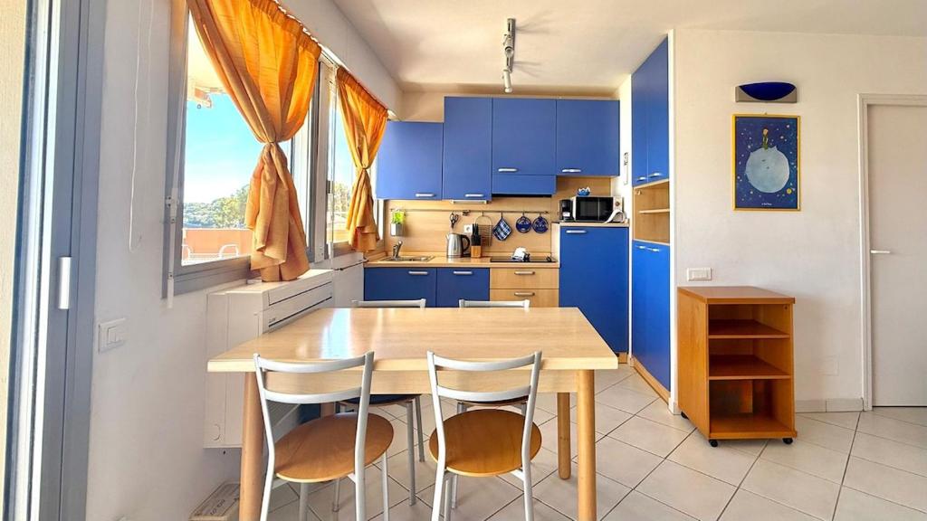 Studio avec une vue panoramique sur la mer, balcon, parking, accès privé à la plage - 3