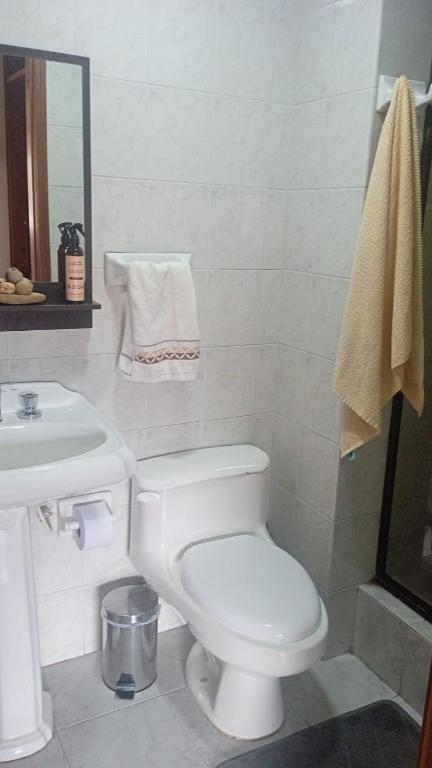 habitacion y baño privado - 4