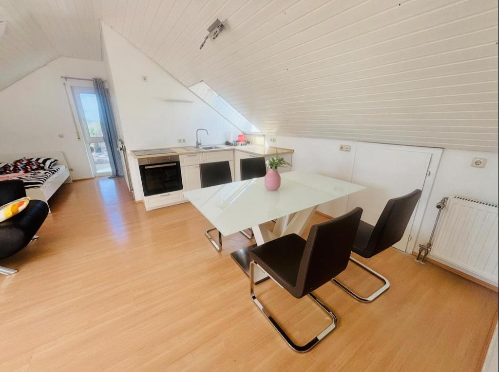 Bright attic apartment in Frauenland Hubland near university - 3