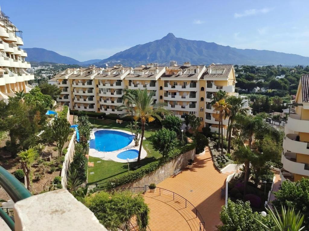 Luxury Apartment Near P Banus Sea and Mountain Views - 1