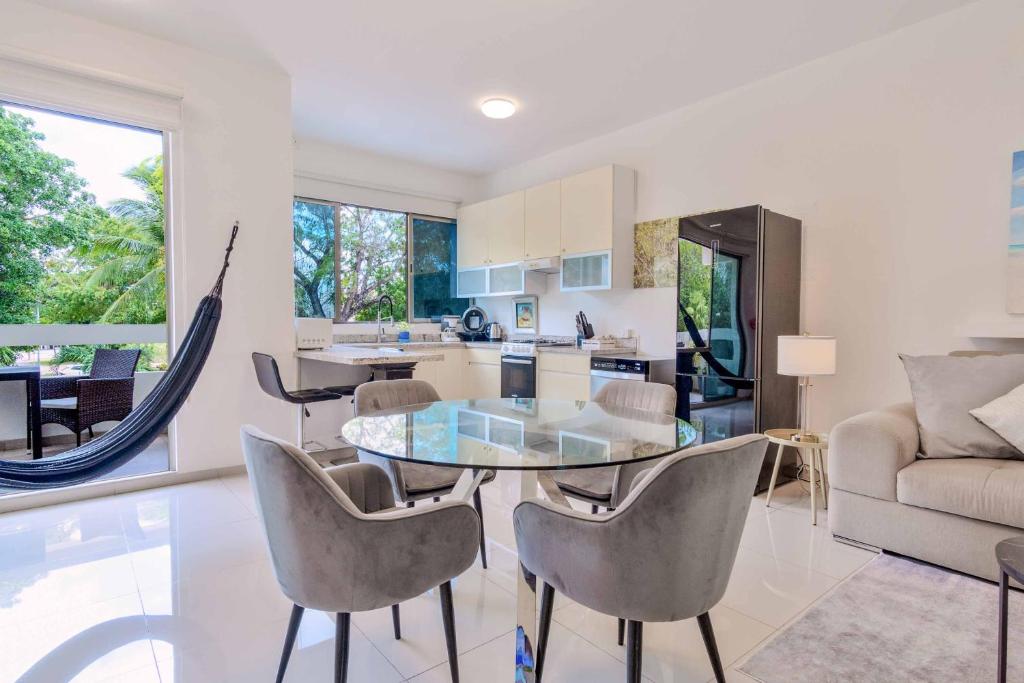 3 Bedroom Holiday Home with Rooftop on luxury neighborhood - fits 8 - 2