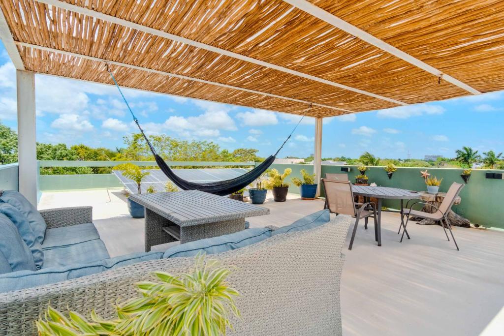 3 Bedroom Holiday Home with Rooftop on luxury neighborhood - fits 8 - 3