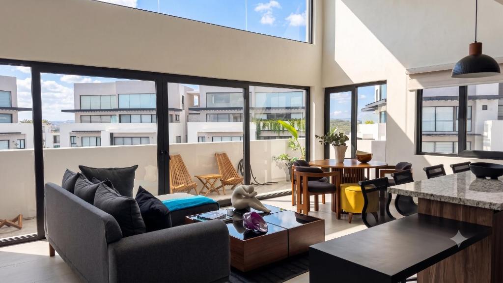 LUX 2-Storie 3-BDR , 3.5 Bath Penthouse - 3