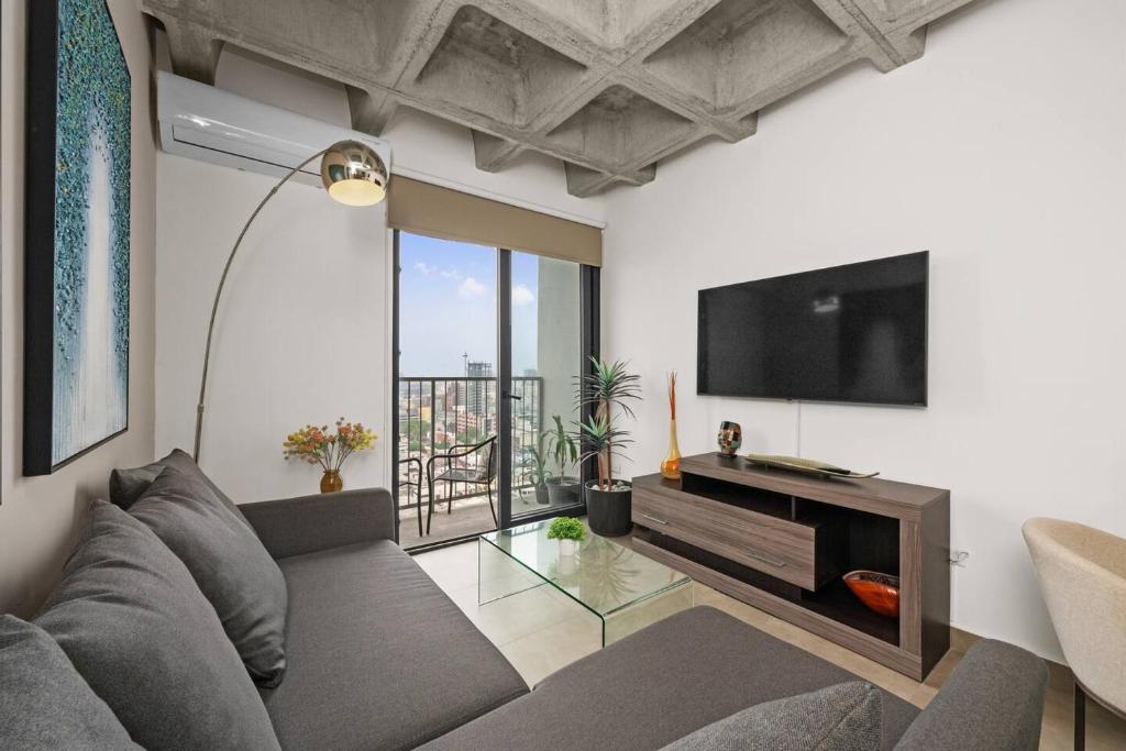 Apt with Sierra Madre views – 2 Bedrms – Amenities - 2
