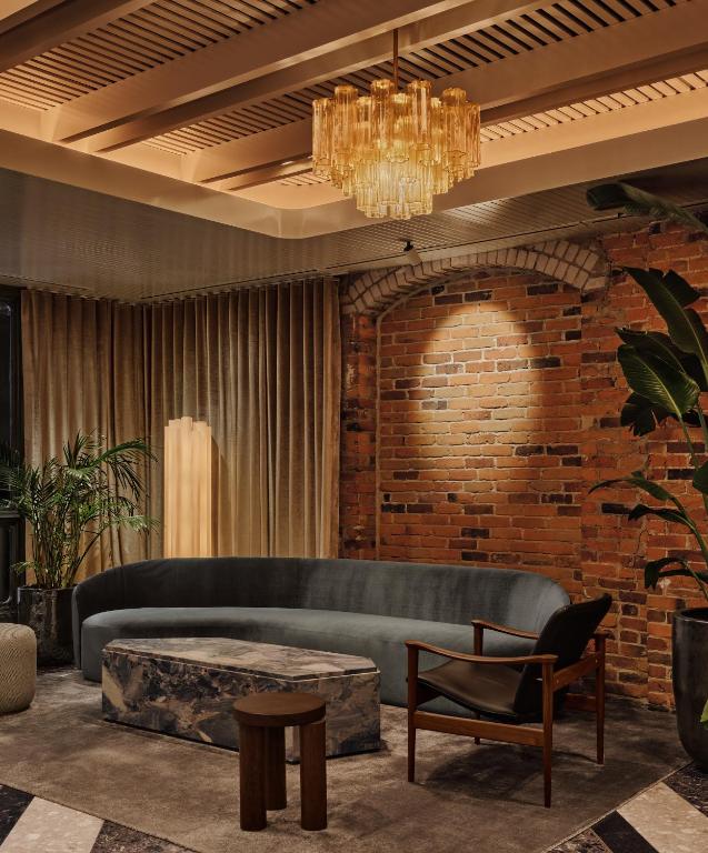 Shared lounge/TV area