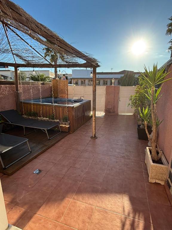 Bungalow en la Playa con Terraza Soleada, Jacuzzi, Solarium, Piscina comunitaria - 5