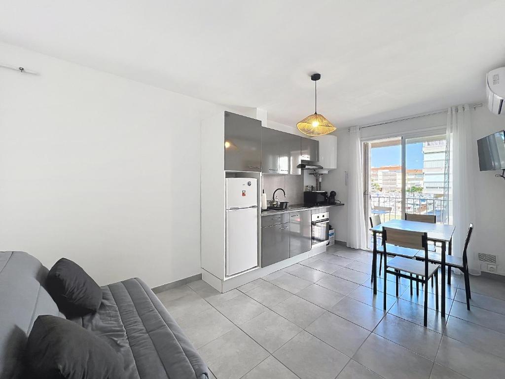Air-conditioned apartment on the port side - 1