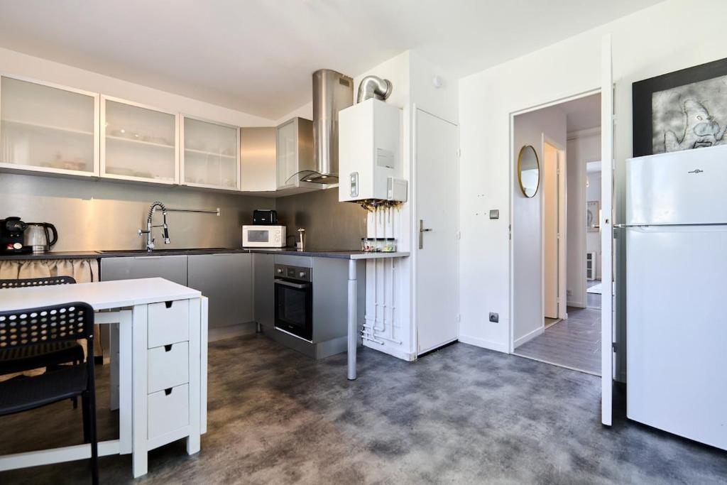 3 bedrooms, Free parking, 10 min from the Arena - 3