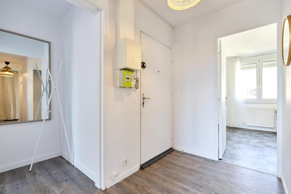 3 bedrooms, Free parking, 10 min from the Arena - 4