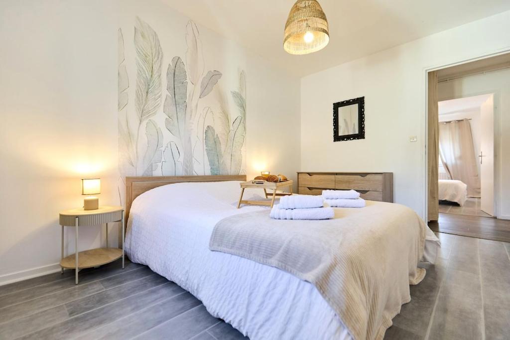 3 bedrooms, Free parking, 10 min from the Arena - 5